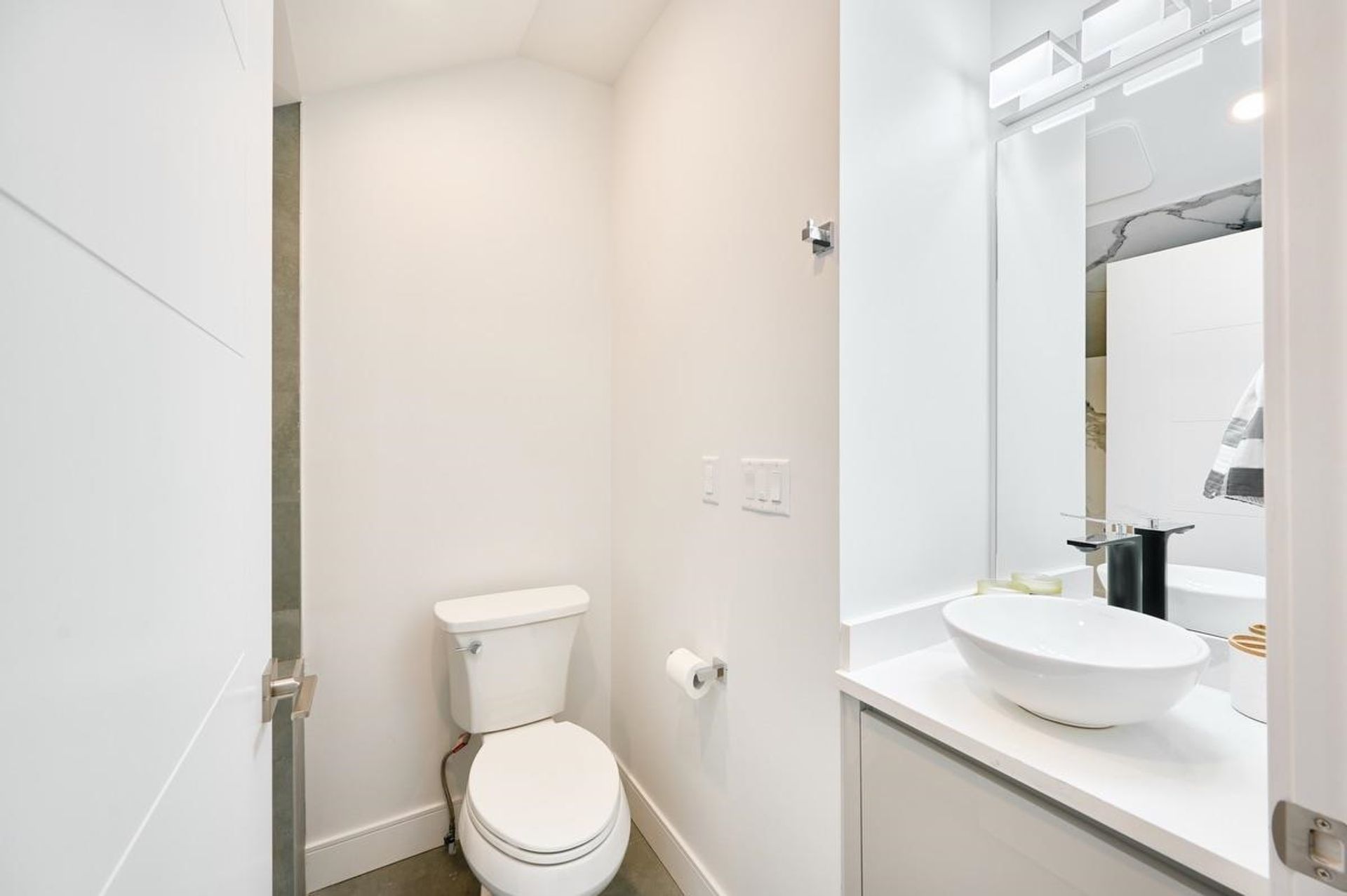 812-e-51st-avenue-south-vancouver-vancouver-east-18