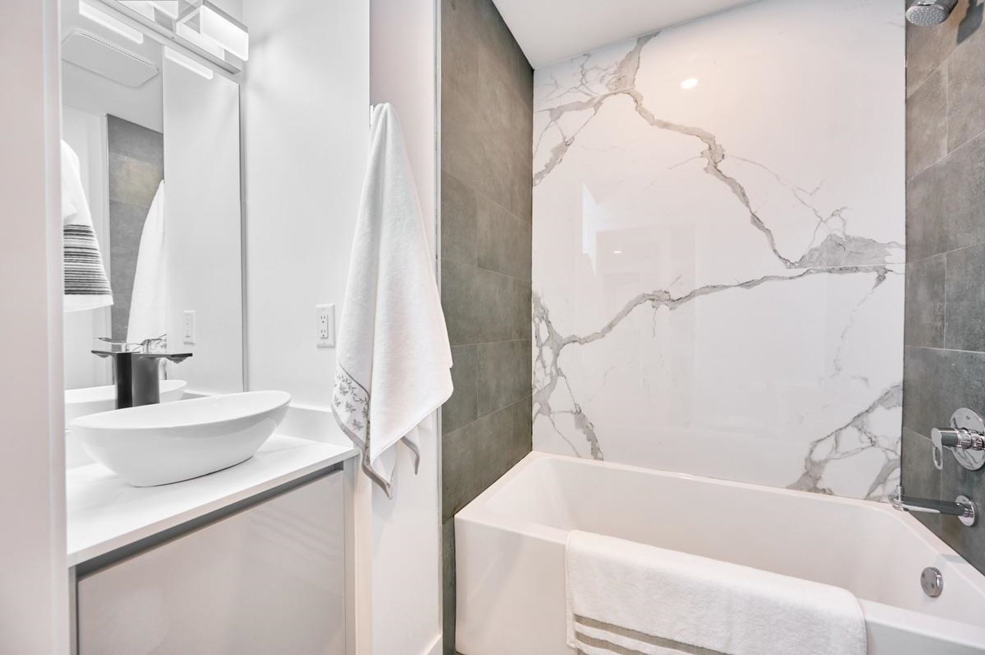 812-e-51st-avenue-south-vancouver-vancouver-east-21