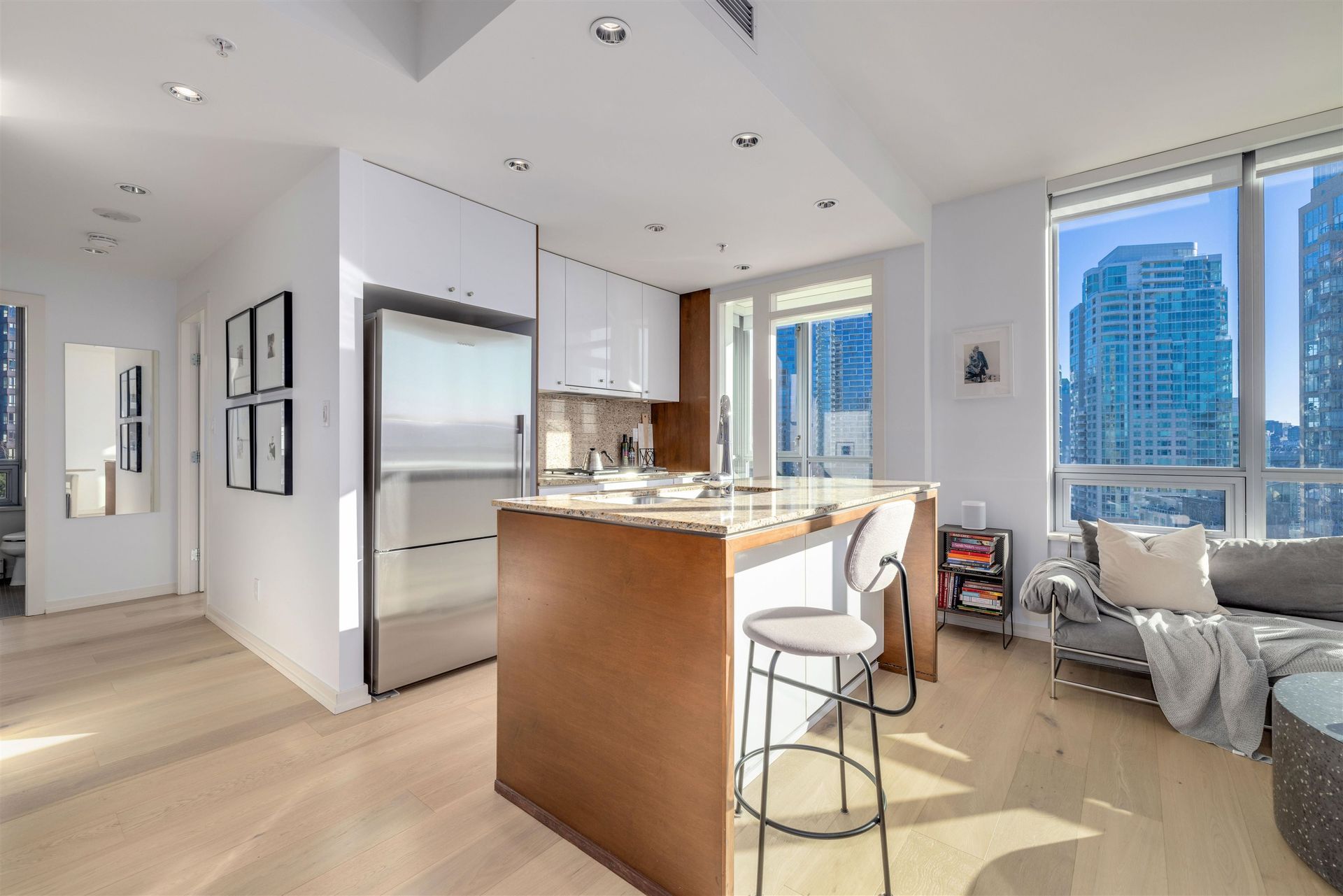 1005-beach-avenue-west-end-vw-vancouver-west-03