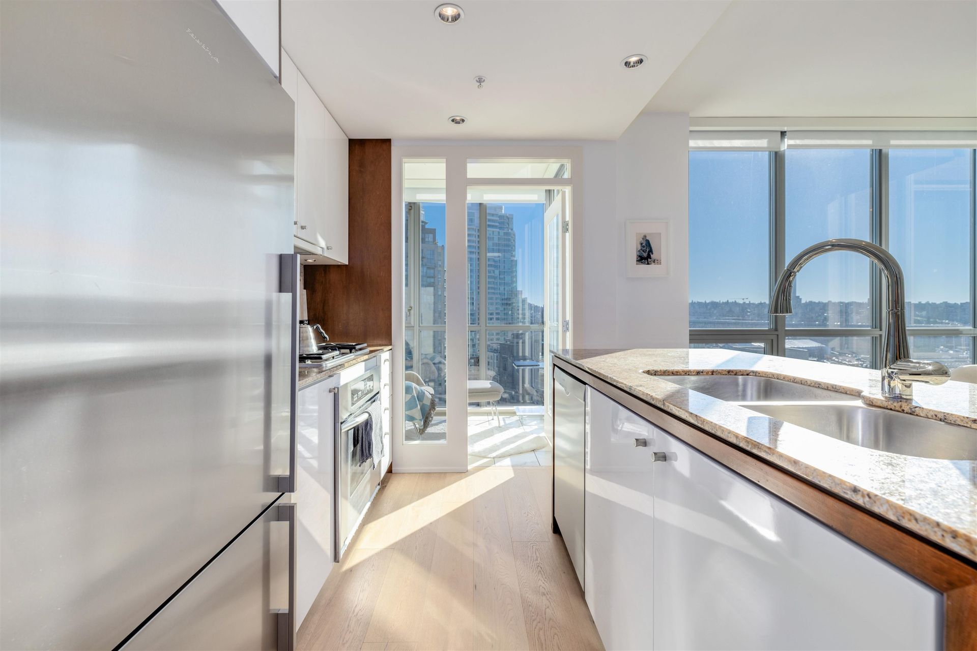 1005-beach-avenue-west-end-vw-vancouver-west-04