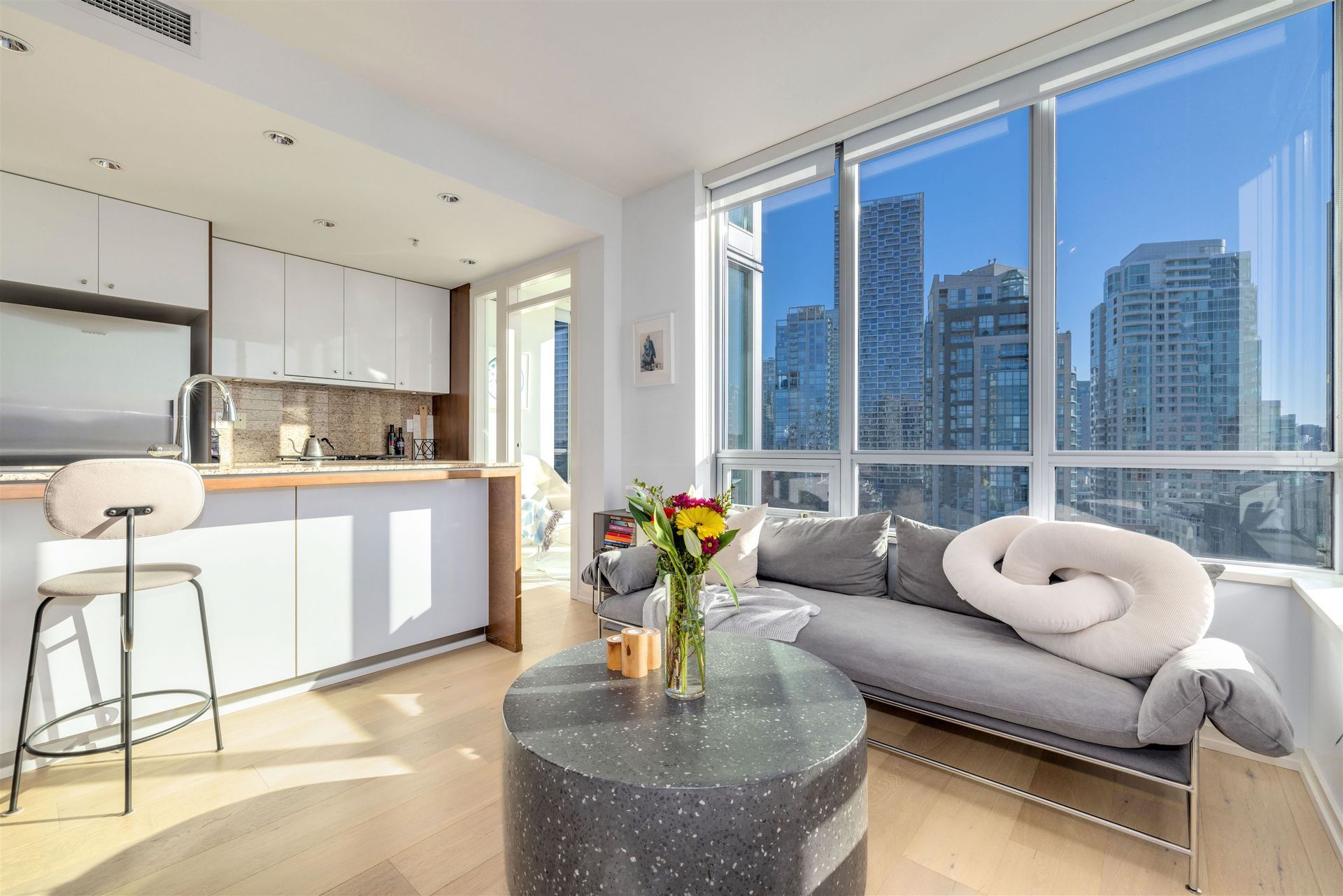 1005-beach-avenue-west-end-vw-vancouver-west-06