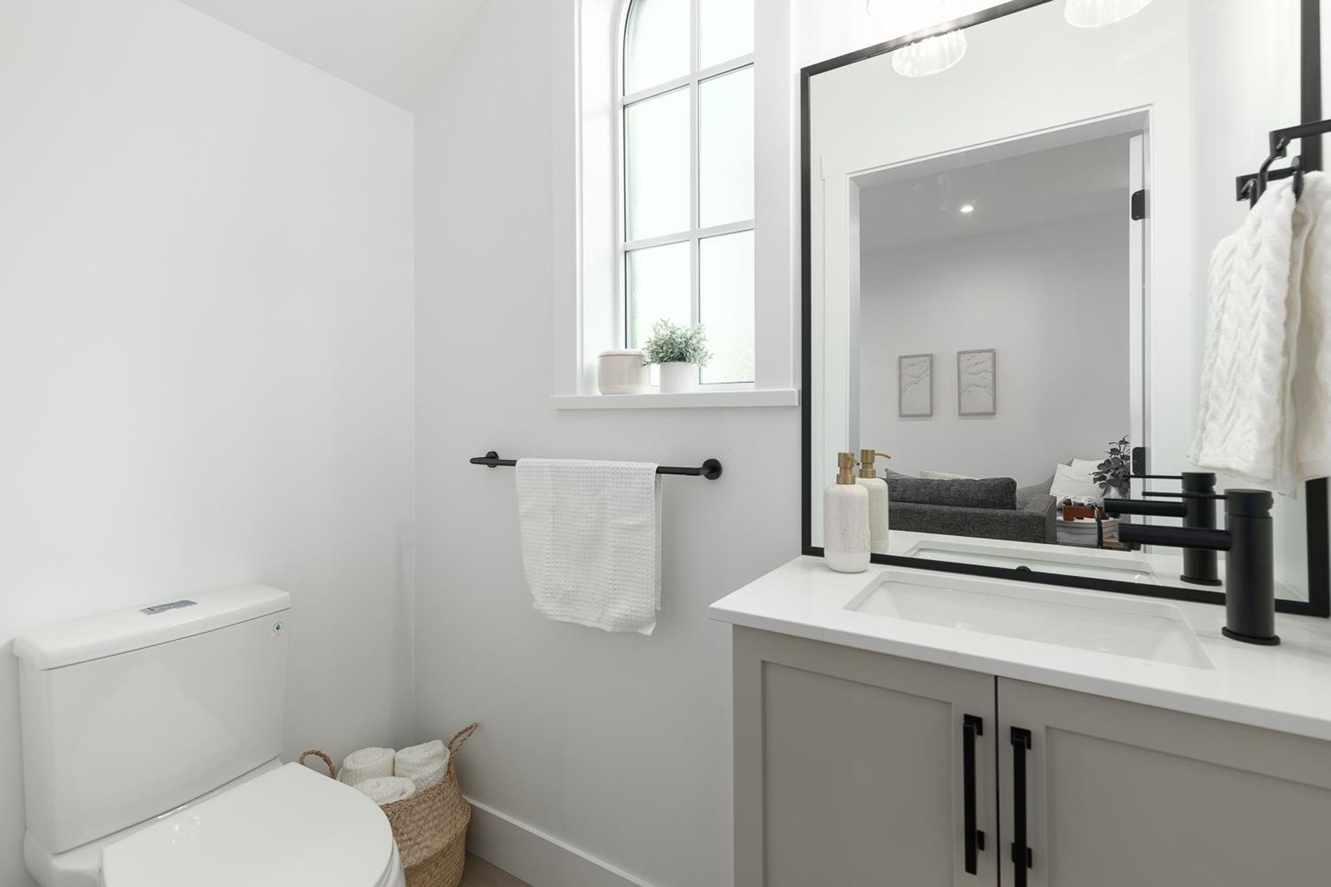 1051-semlin-drive-grandview-woodland-vancouver-east-10