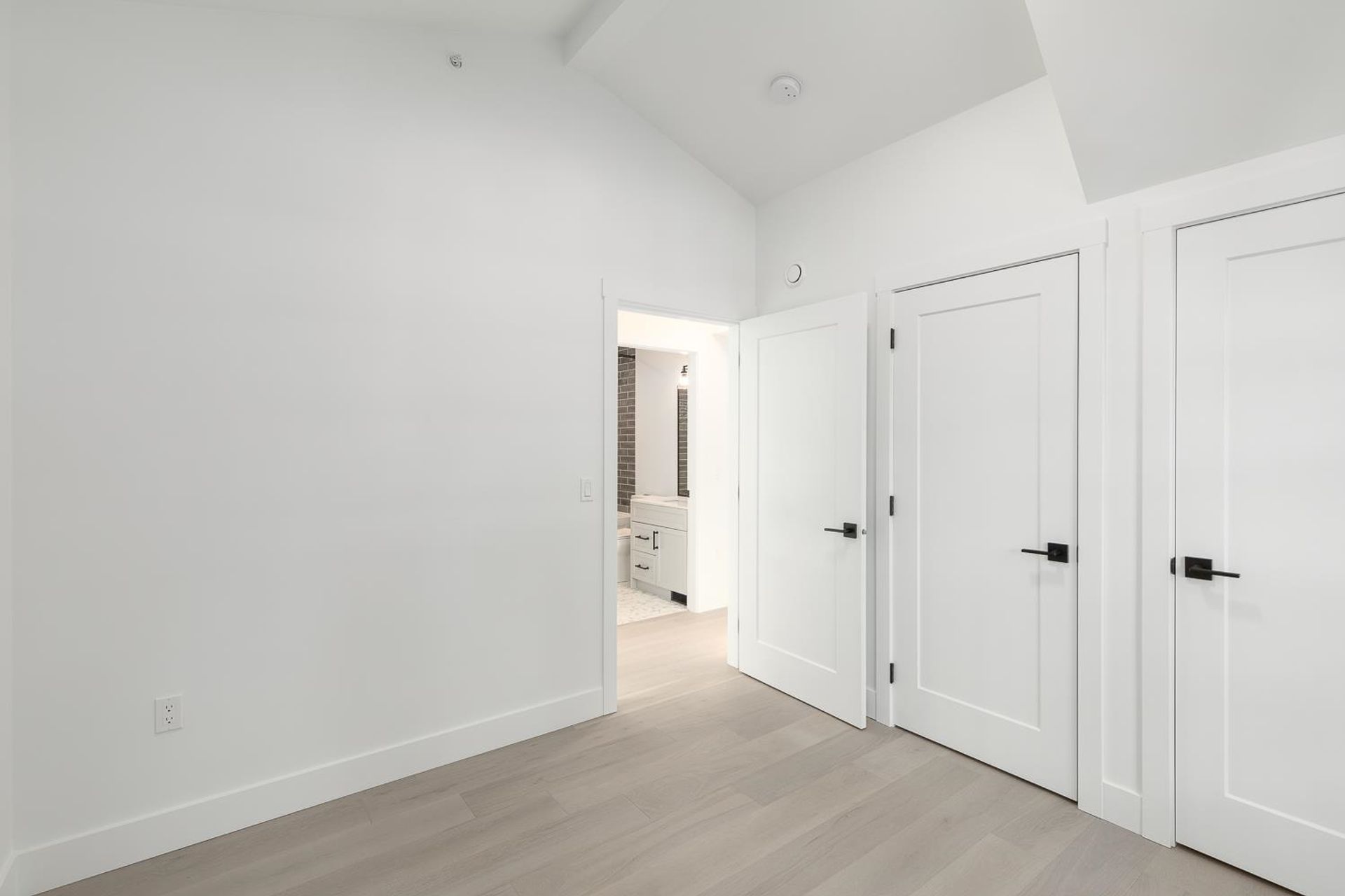 1051-semlin-drive-grandview-woodland-vancouver-east-12