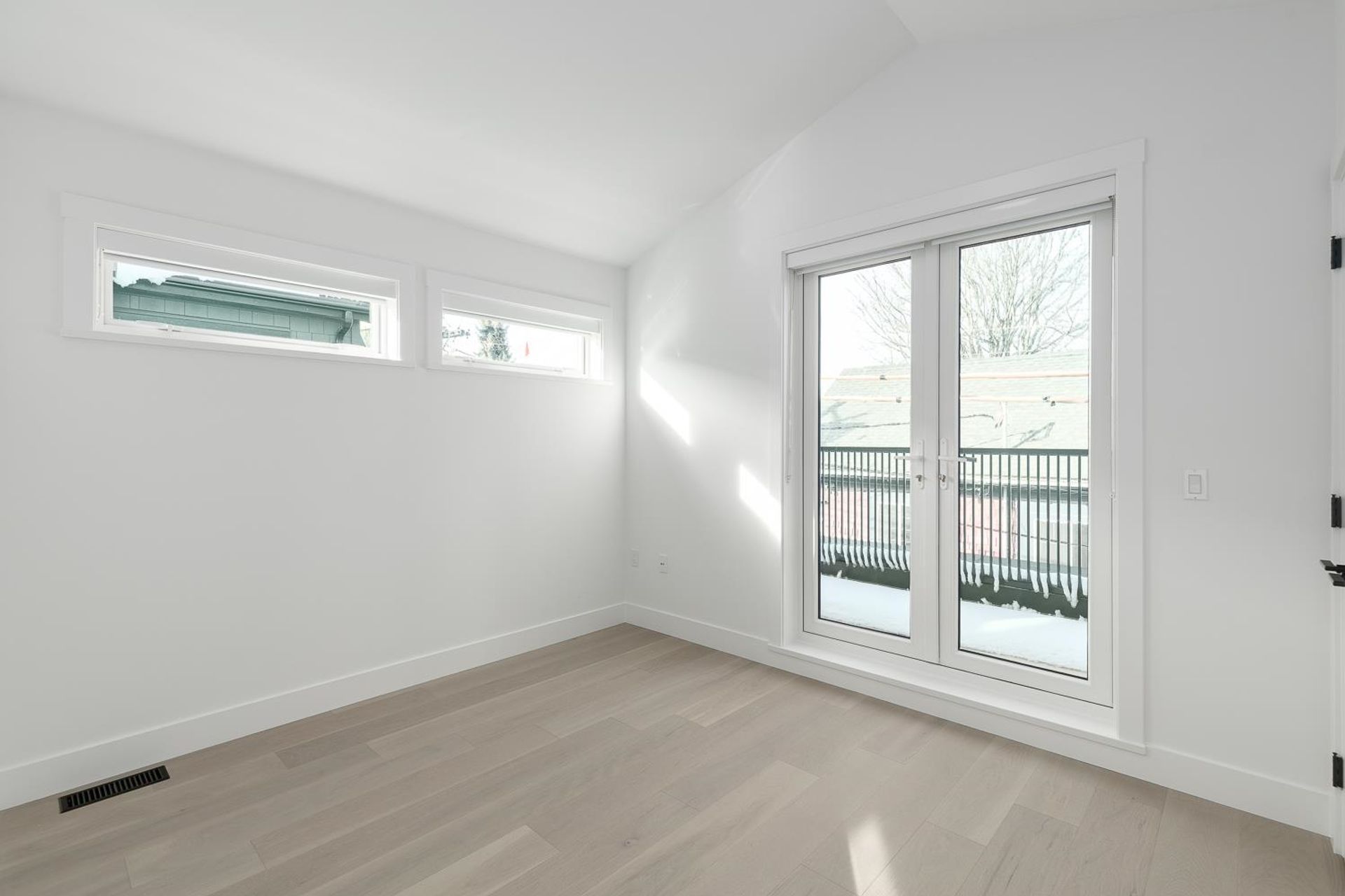 1051-semlin-drive-grandview-woodland-vancouver-east-15