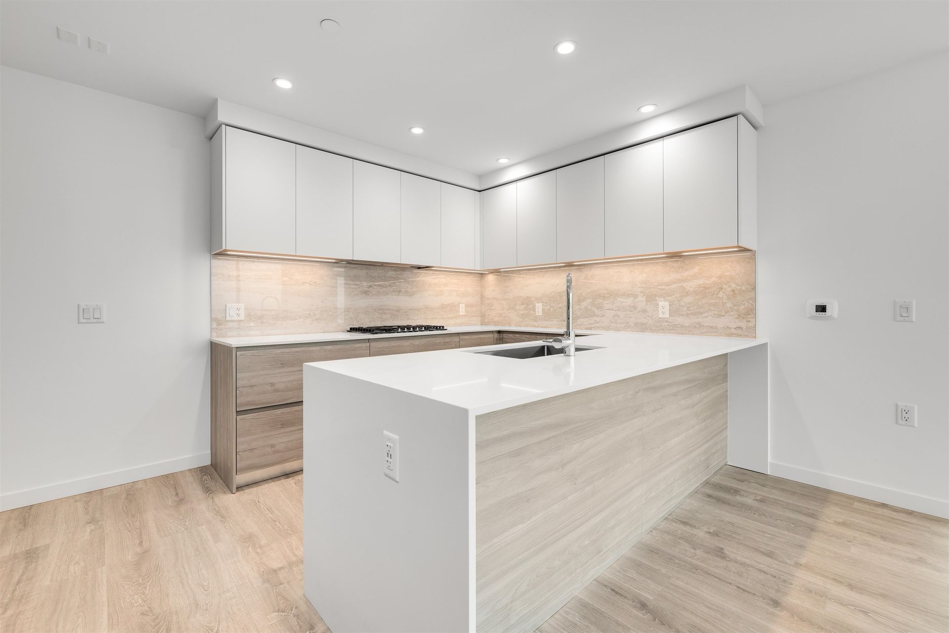 680-quayside-drive-quay-new-westminster-02