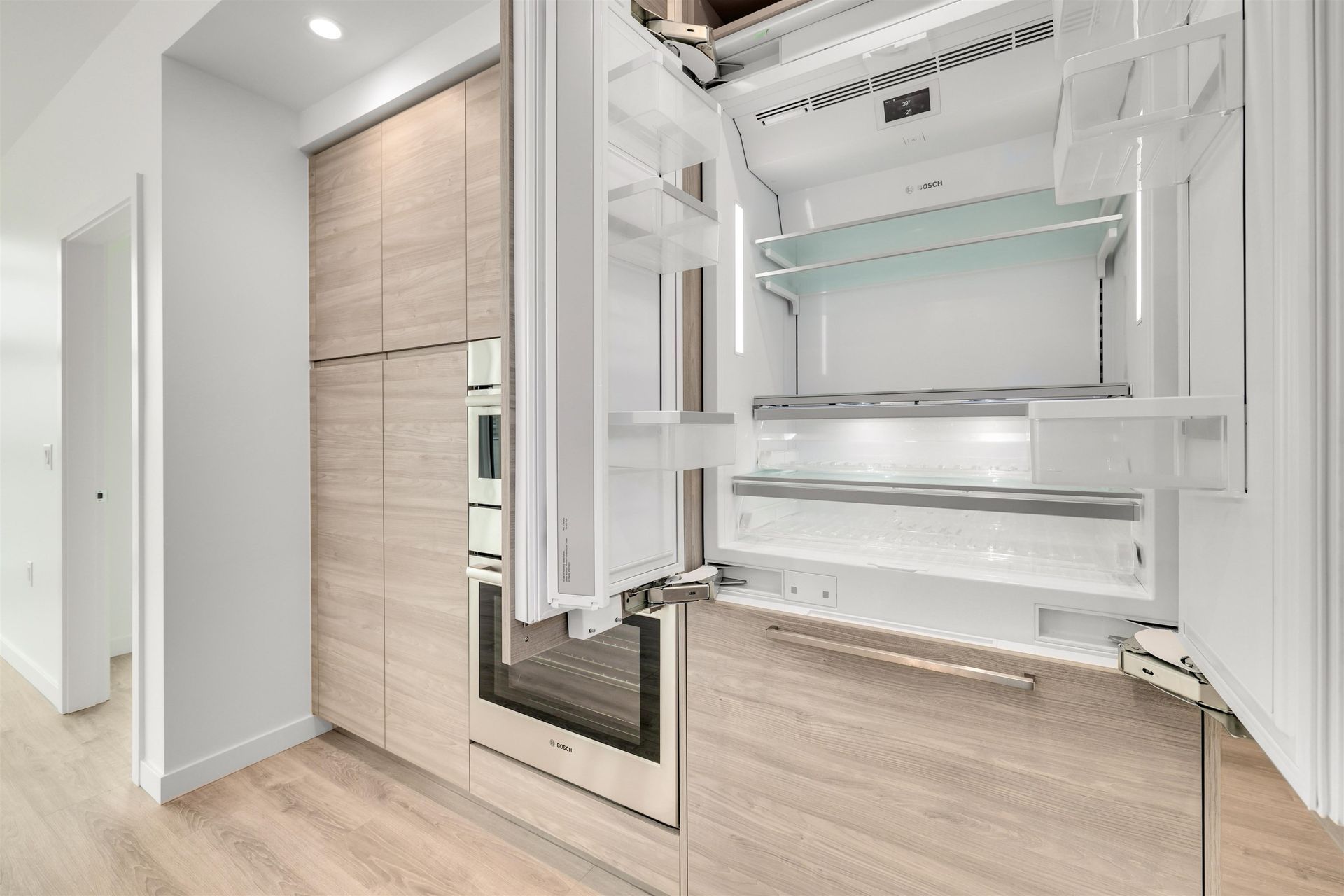 680-quayside-drive-quay-new-westminster-03