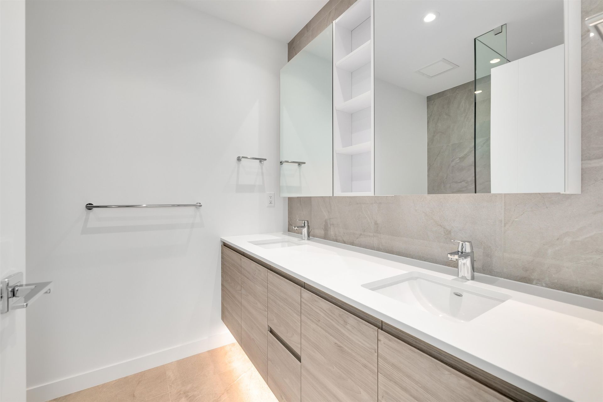 680-quayside-drive-quay-new-westminster-18