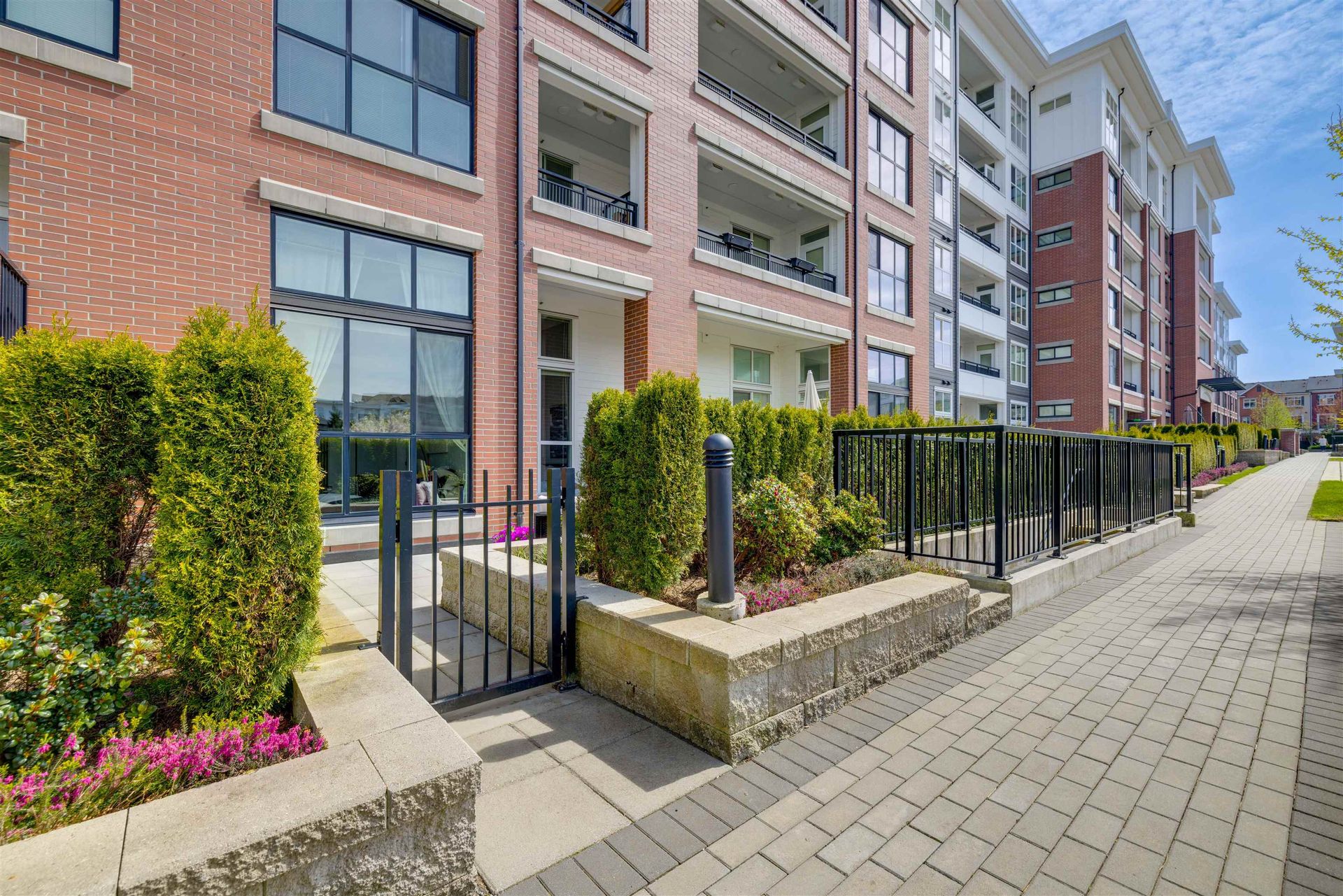 8150-207-street-willoughby-heights-langley-04