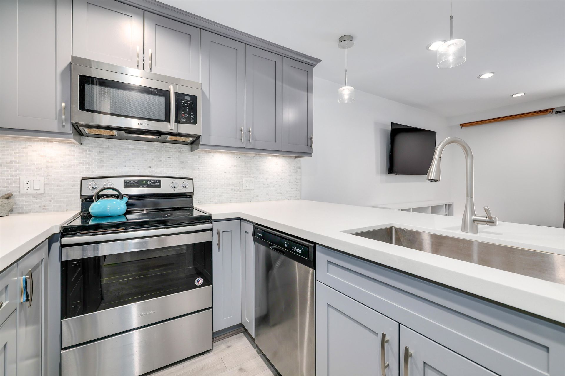 1615-frances-street-hastings-vancouver-east-04