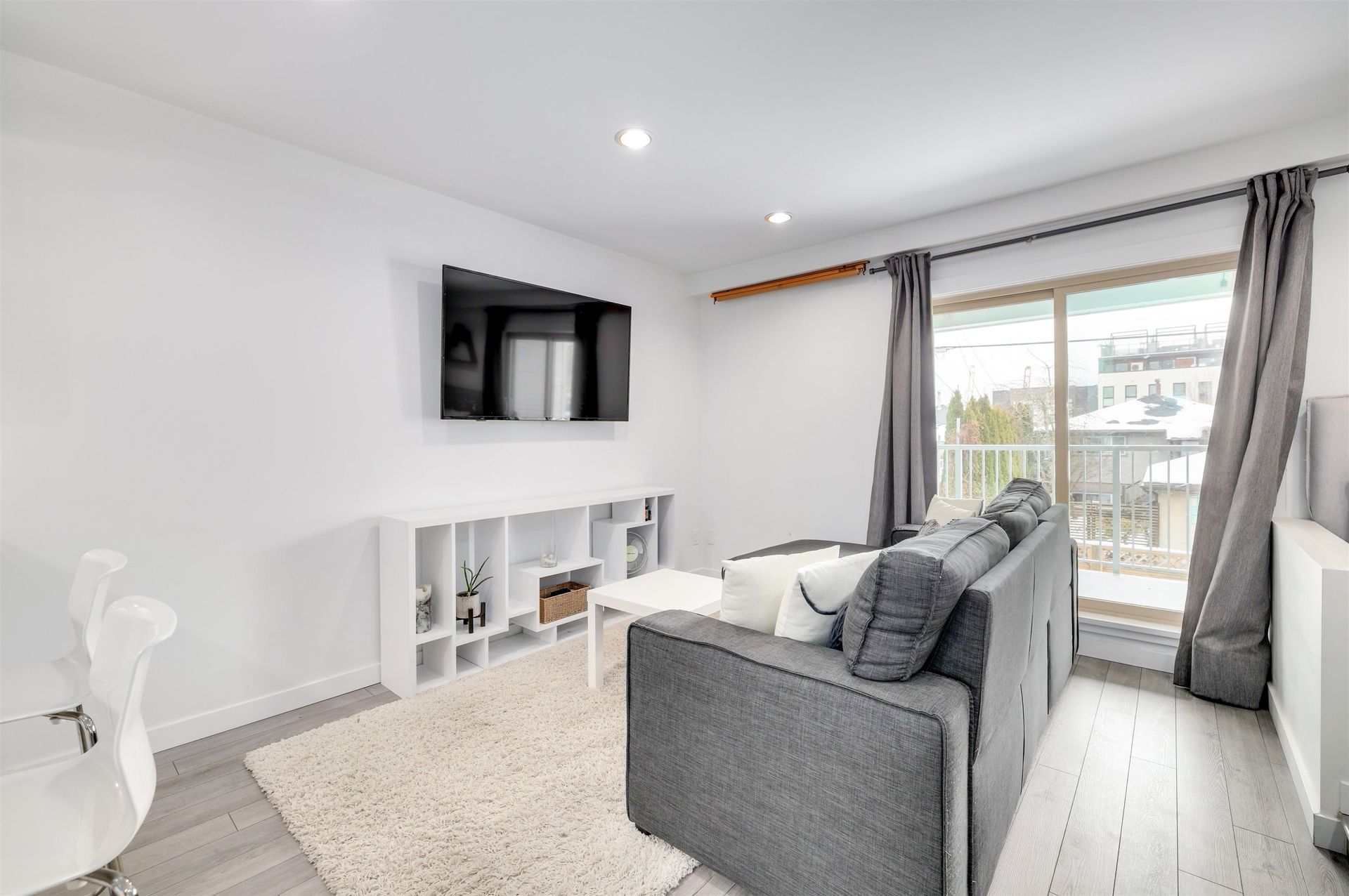 1615-frances-street-hastings-vancouver-east-07