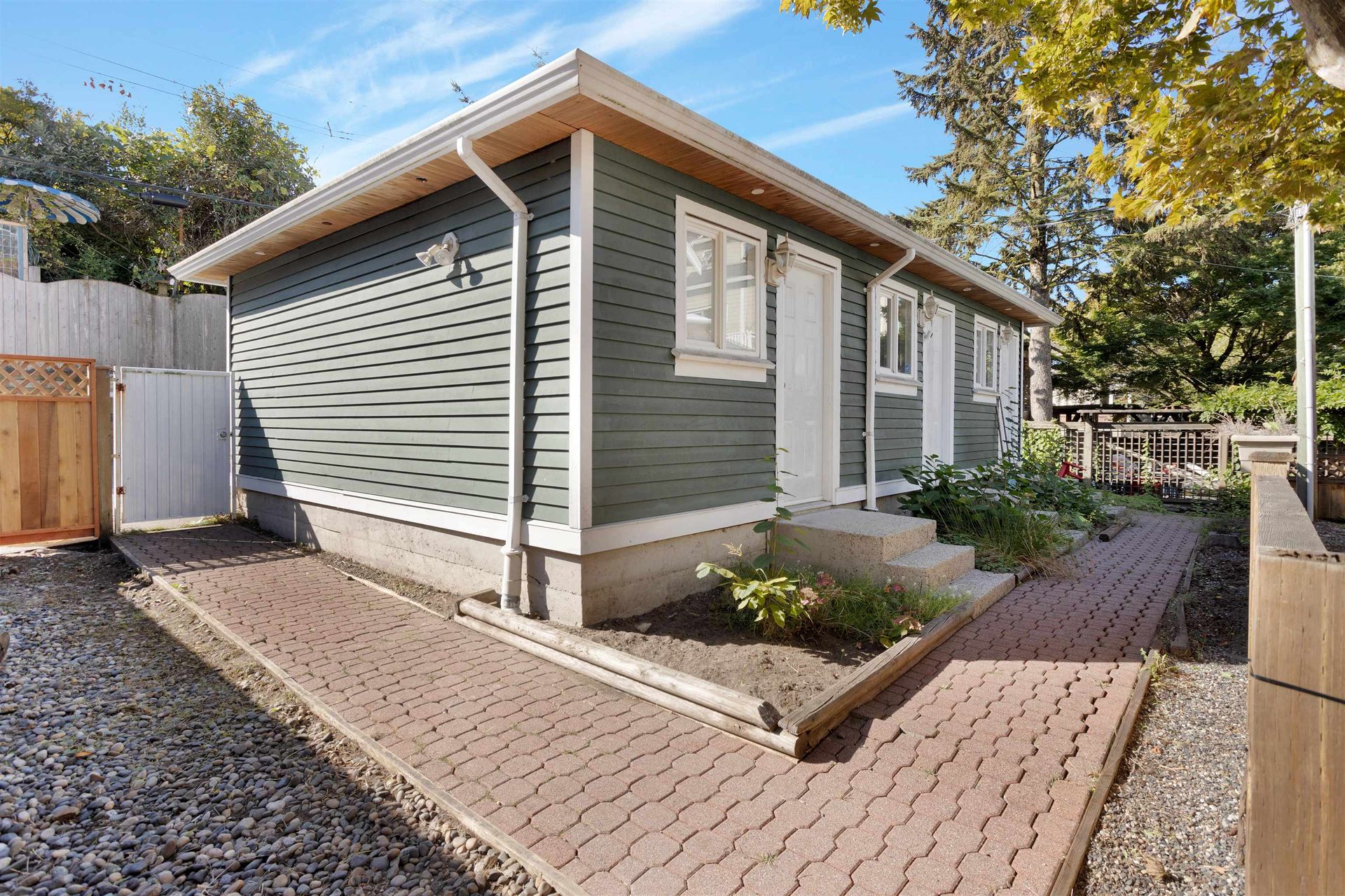 1630-e-11th-avenue-grandview-woodland-vancouver-east-07