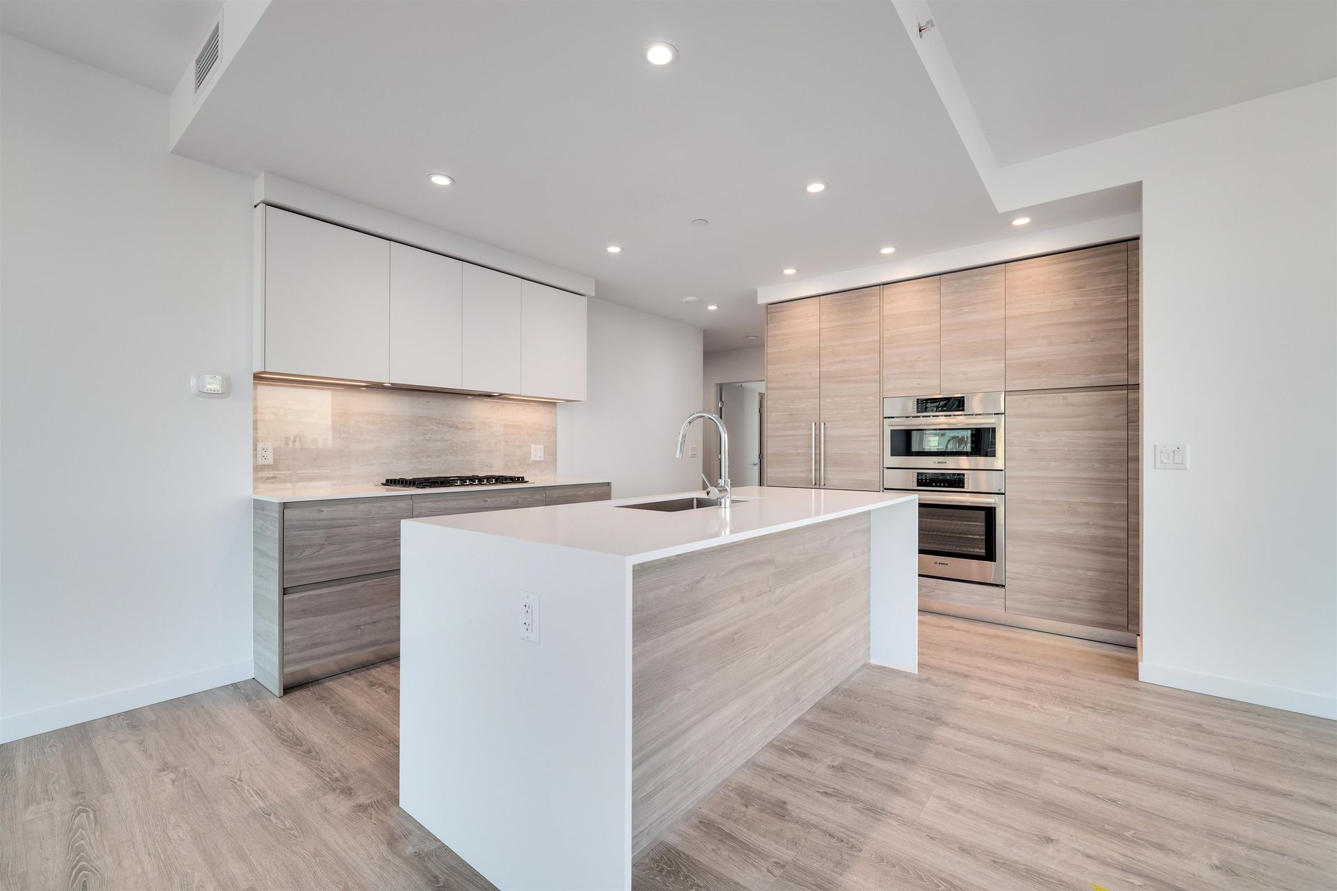 680-quayside-drive-quay-new-westminster-12