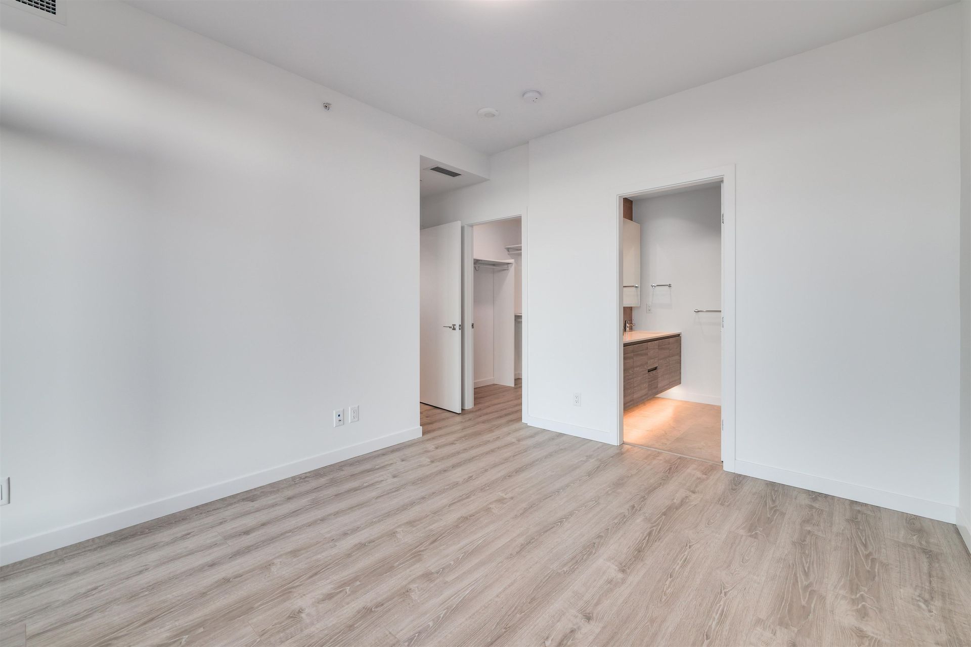 680-quayside-drive-quay-new-westminster-17