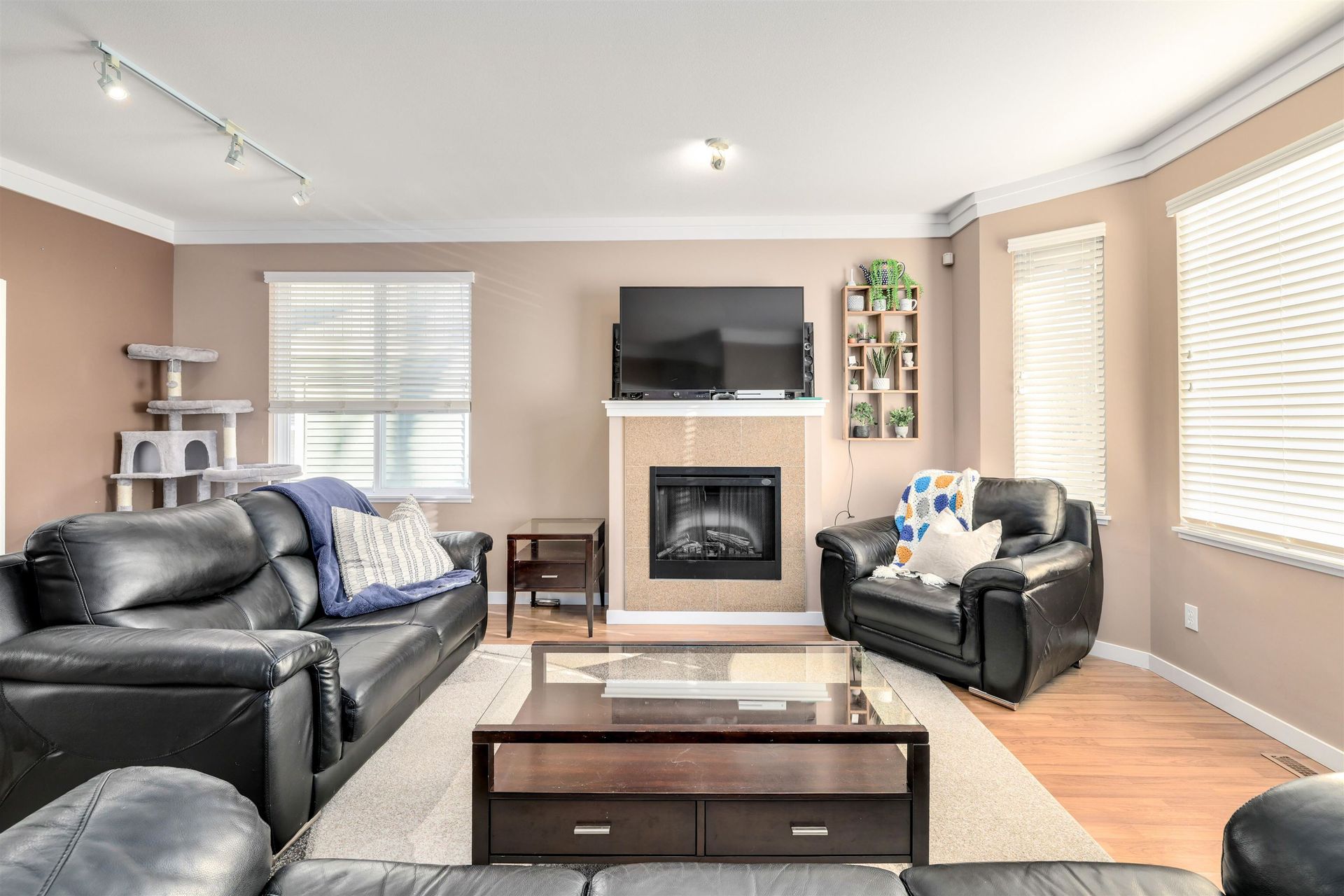 6575-192-street-clayton-cloverdale-09