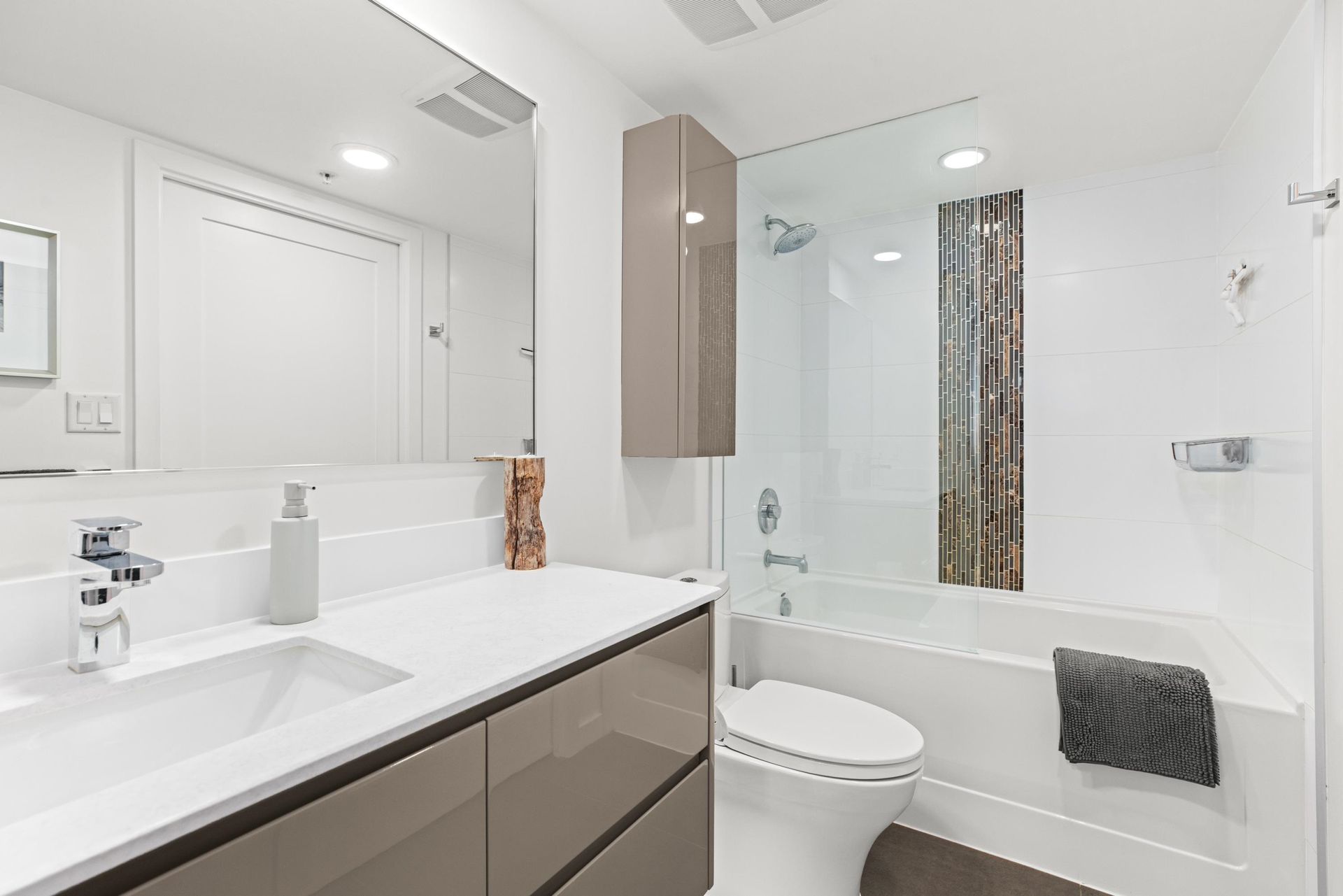 2080-w-broadway-street-kitsilano-vancouver-west-16