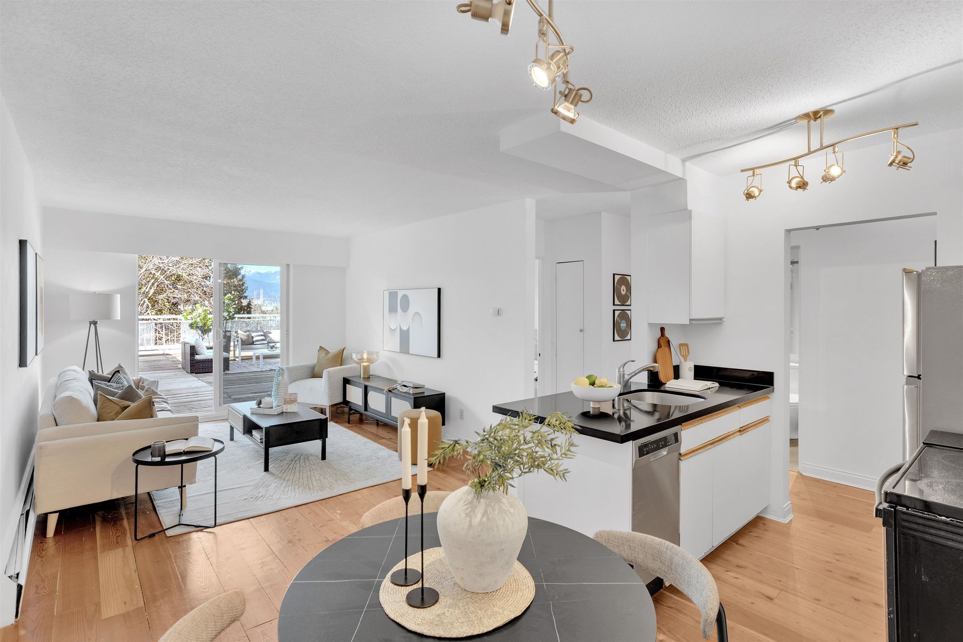 711-e-6th-avenue-mount-pleasant-ve-vancouver-east-12