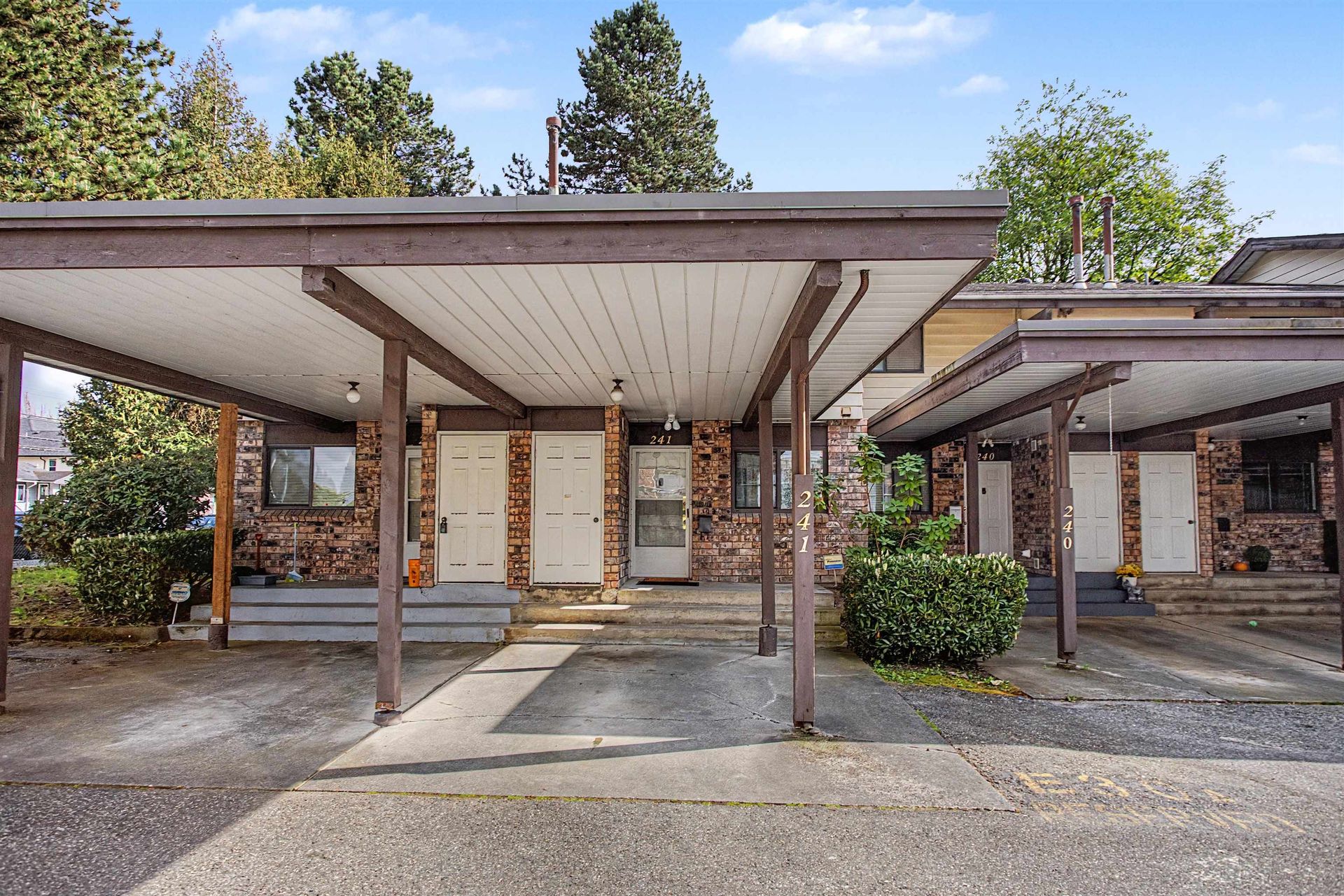 7447-140-street-east-newton-surrey-02