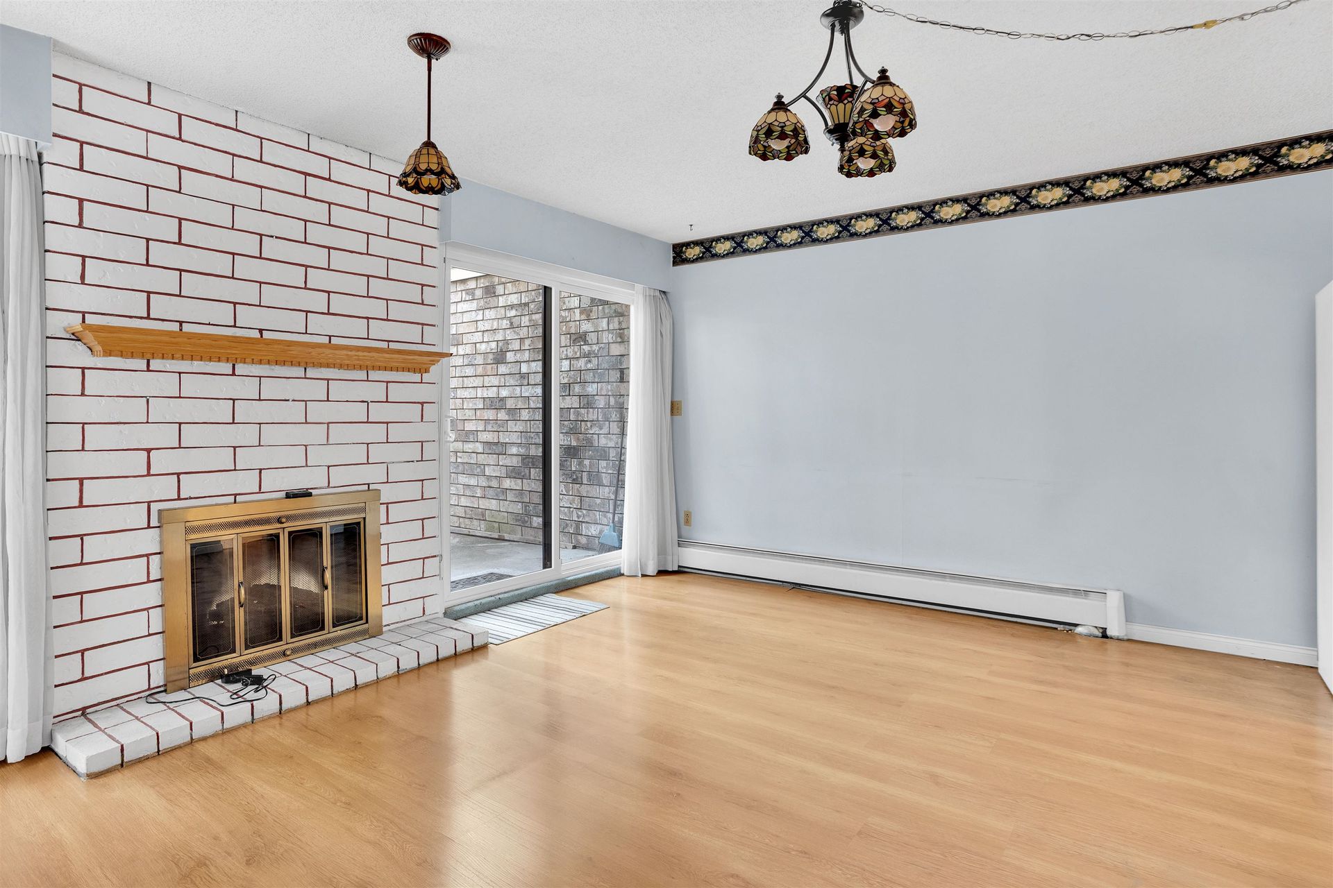 7447-140-street-east-newton-surrey-05
