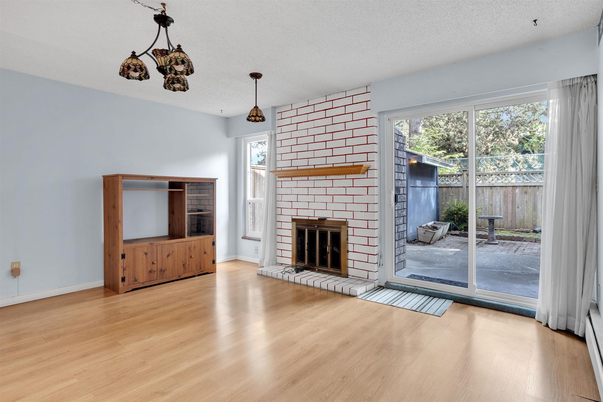7447-140-street-east-newton-surrey-06
