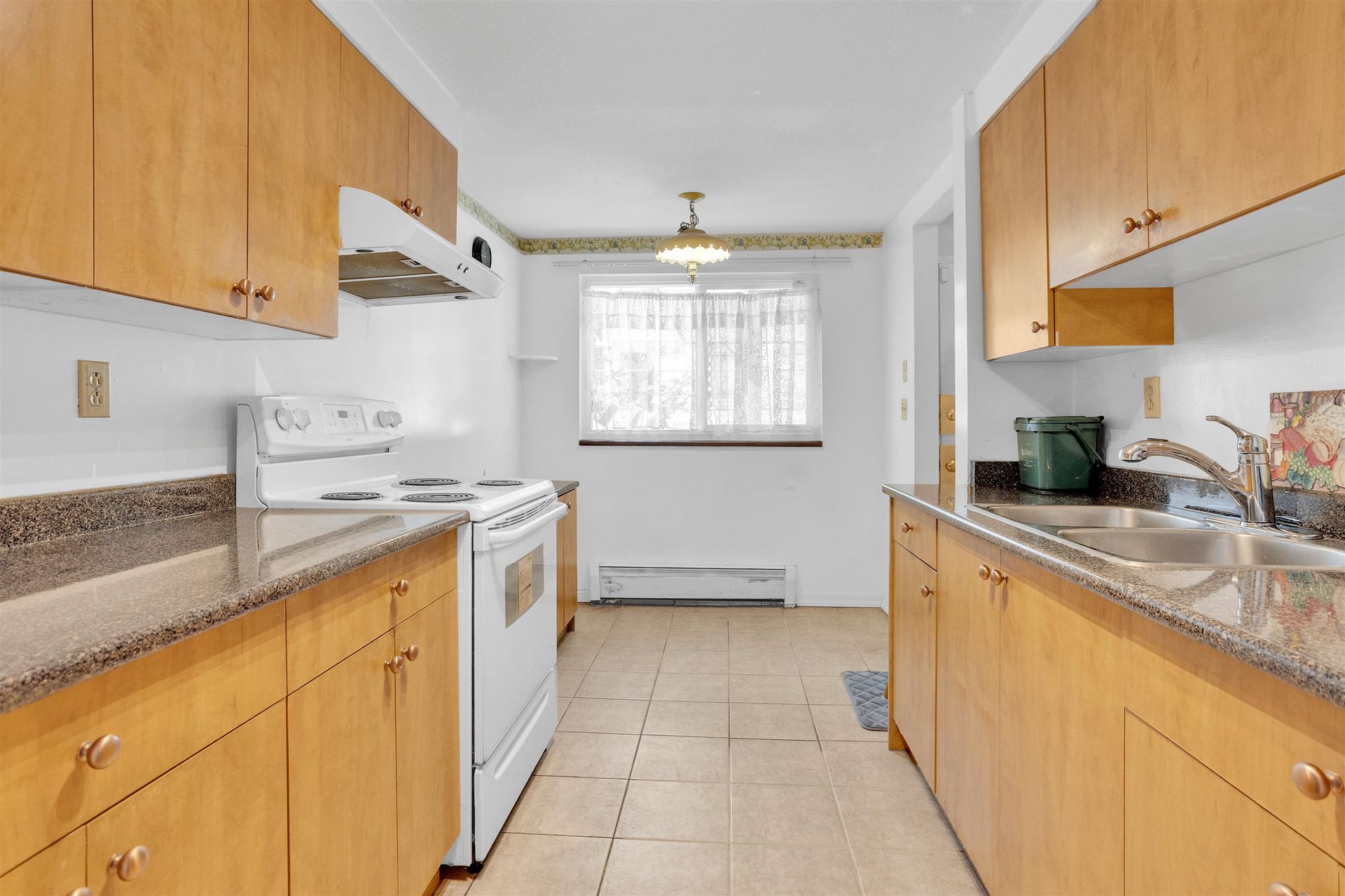 7447-140-street-east-newton-surrey-09
