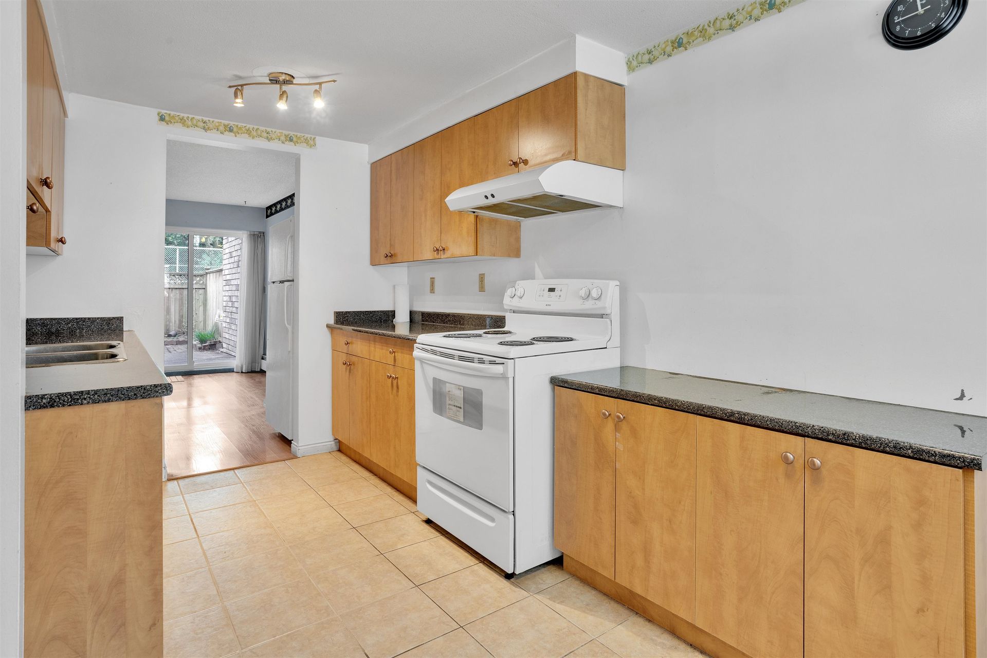 7447-140-street-east-newton-surrey-10