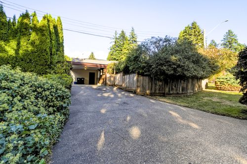 Driveway/Carport at 715 Kilkeel Place, Delbrook, North Vancouver