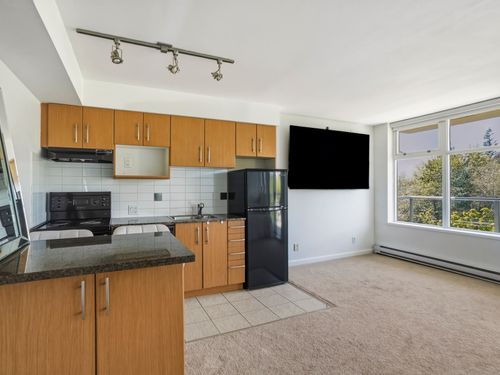 Studio suite SFU at 402 - 9298 University Crescent, Simon Fraser Univer., Burnaby North
