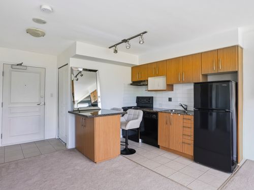 Studio suite SFU at 402 - 9298 University Crescent, Simon Fraser Univer., Burnaby North