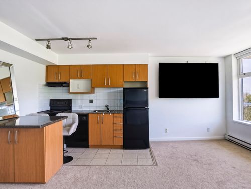 Studio suite SFU at 402 - 9298 University Crescent, Simon Fraser Univer., Burnaby North