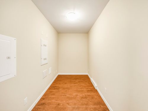 Den at 319 - 6480 194 Street, Clayton, Cloverdale