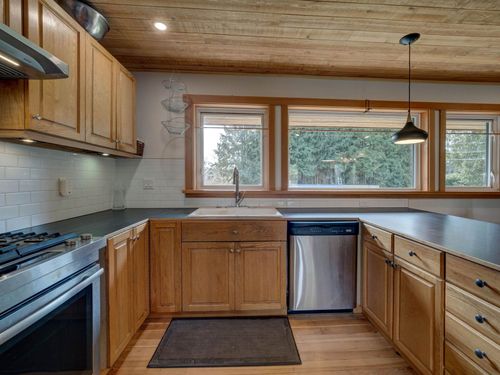 7822-redrooffs-road-halfmn-bay-secret-cv-redroofs-sunshine-coast-10 at 7822 Redrooffs Road, Halfmn Bay Secret Cv Redroofs, Sunshine Coast