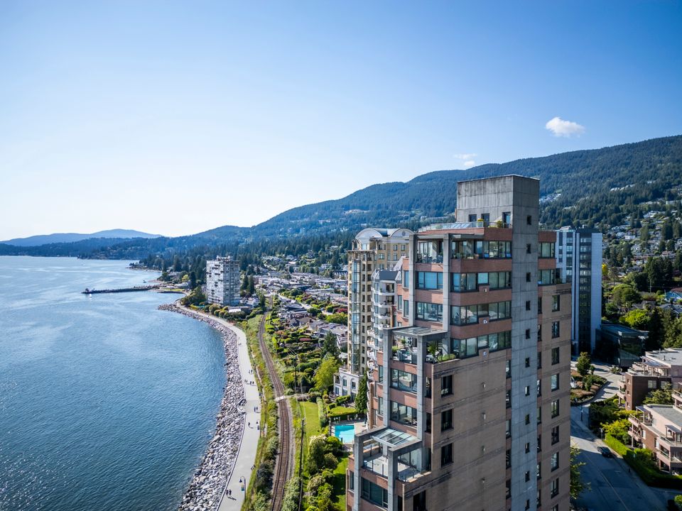 2250-bellevue-west-vancouver-penthouse-drone-evolve-smeatoncook4 at PH - 2250 Bellevue Avenue, Dundarave, West Vancouver