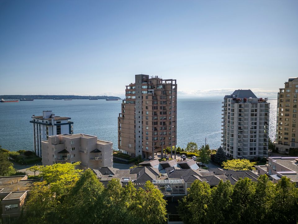 2250-bellevue-west-vancouver-penthouse-drone-evolve-smeatoncook6 at PH - 2250 Bellevue Avenue, Dundarave, West Vancouver