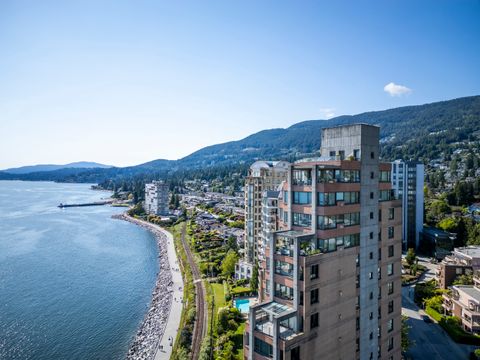 2250-bellevue-west-vancouver-penthouse-drone-evolve-smeatoncook4 at PH - 2250 Bellevue Avenue, Dundarave, West Vancouver