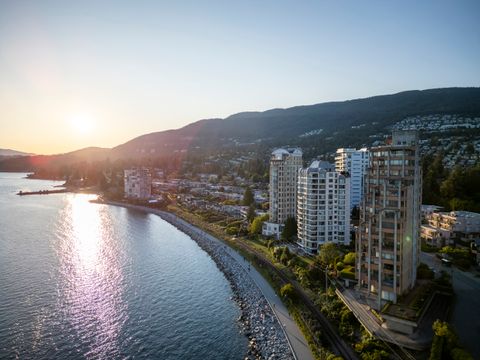 2250-bellevue-west-vancouver-penthouse-drone-evolve-smeatoncook9 at PH - 2250 Bellevue Avenue, Dundarave, West Vancouver