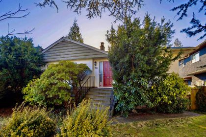 755-e-12th-street-boulevard-north-vancouver-02 at 755 E 12th Street, Boulevard, North Vancouver