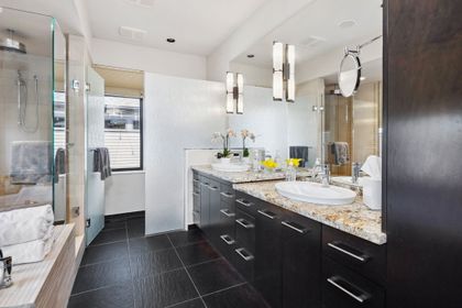 42-web-or-mls-042 at 1309 Gordon Avenue, Ambleside, West Vancouver