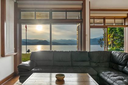 12_270-lions-bay-ave-smeaton-cook-evolve-media-11 at 290 Lions Bay Avenue, Lions Bay, West Vancouver