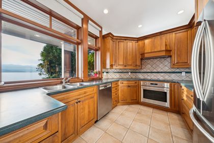 15_270-lions-bay-ave-smeaton-cook-evolve-media-14 at 290 Lions Bay Avenue, Lions Bay, West Vancouver