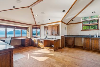 3h9 at 270 Lions Bay Avenue, Lions Bay, West Vancouver