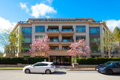 003 at 300 - 533 Waters Edge, Park Royal, West Vancouver