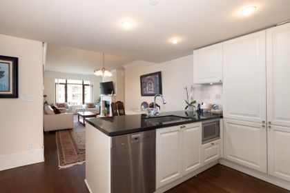 005 at 300 - 533 Waters Edge, Park Royal, West Vancouver