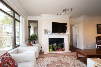 009 at 300 - 533 Waters Edge, Park Royal, West Vancouver