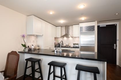 015 at 300 - 533 Waters Edge, Park Royal, West Vancouver