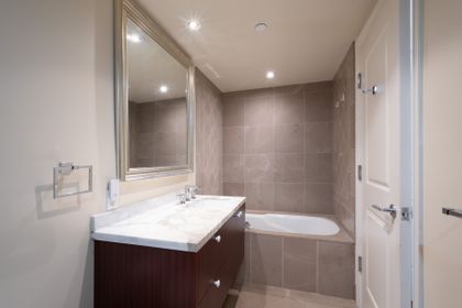 024 at 300 - 533 Waters Edge, Park Royal, West Vancouver