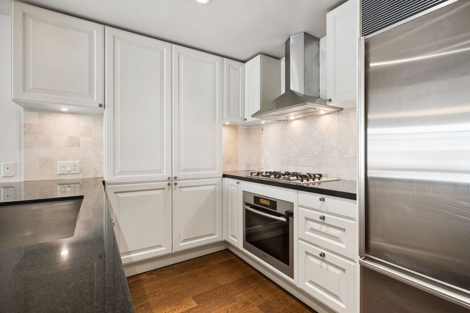 15-web-or-mls-015 at 300 - 533 Waters Edge, Park Royal, West Vancouver