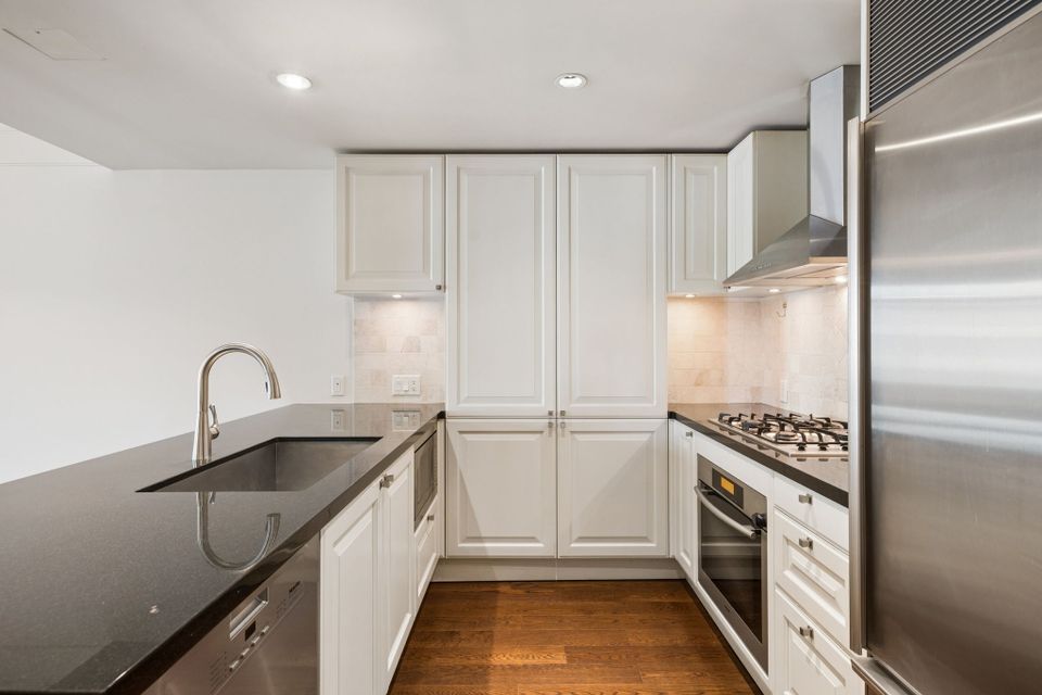 16-web-or-mls-016 at 300 - 533 Waters Edge, Park Royal, West Vancouver