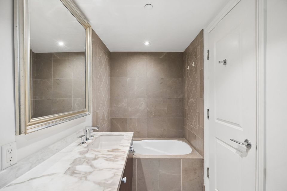 22-web-or-mls-022 at 300 - 533 Waters Edge, Park Royal, West Vancouver