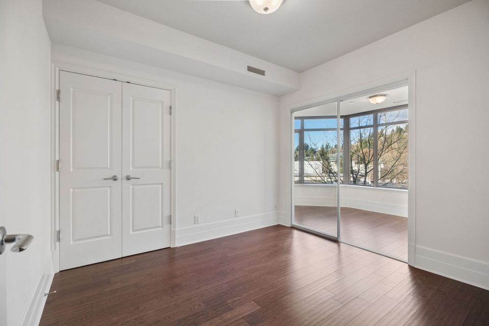 24-web-or-mls-024 at 300 - 533 Waters Edge, Park Royal, West Vancouver