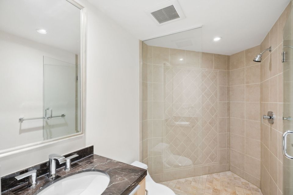 28-web-or-mls-028 at 300 - 533 Waters Edge, Park Royal, West Vancouver